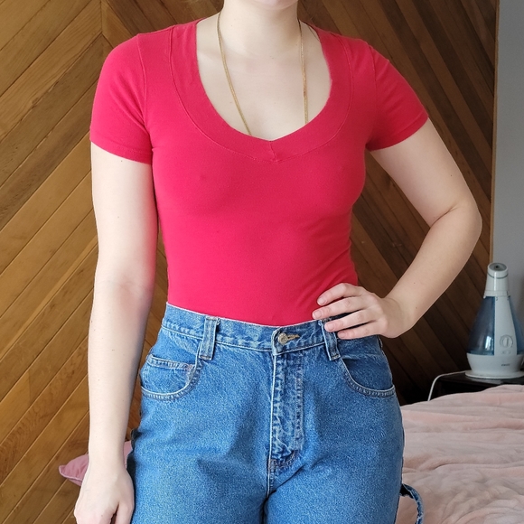 Forever21 Old Style Red Stretchy V Neck 2000s T Shirt - Picture 3 of 9
